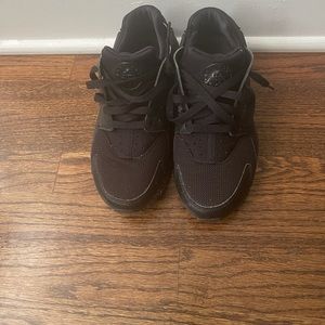 Kids 5.5 huarache black